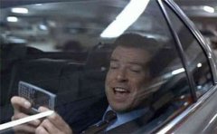 盘点007用过的手机:原来邦德最爱索尼